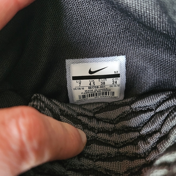 EUC Nike Roshe 2 Hi Flyknit Slouch Leather Boots W Sz 7 All Black Gray - Picture 14 of 16